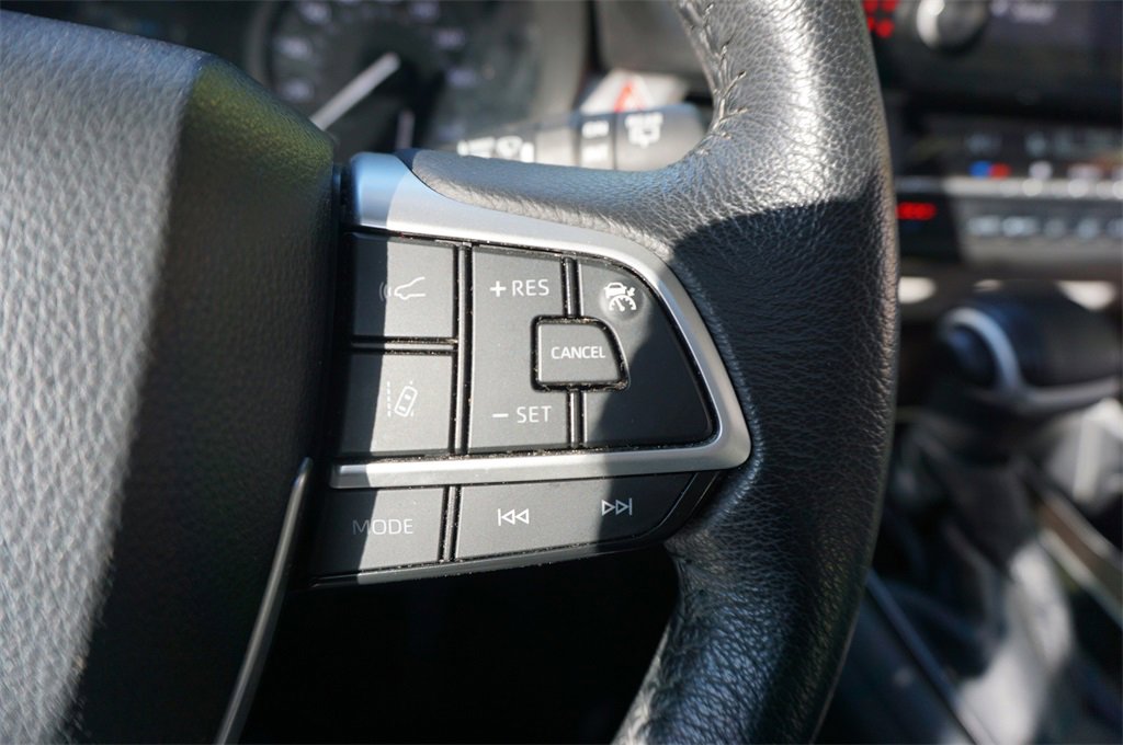 Used 2021 Toyota Sienna XLE image 9