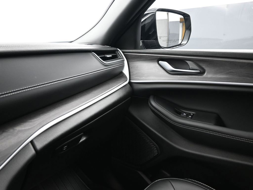 Used 2024 Jeep Grand Cherokee L Limited w/ Trailer Tow Package image 15