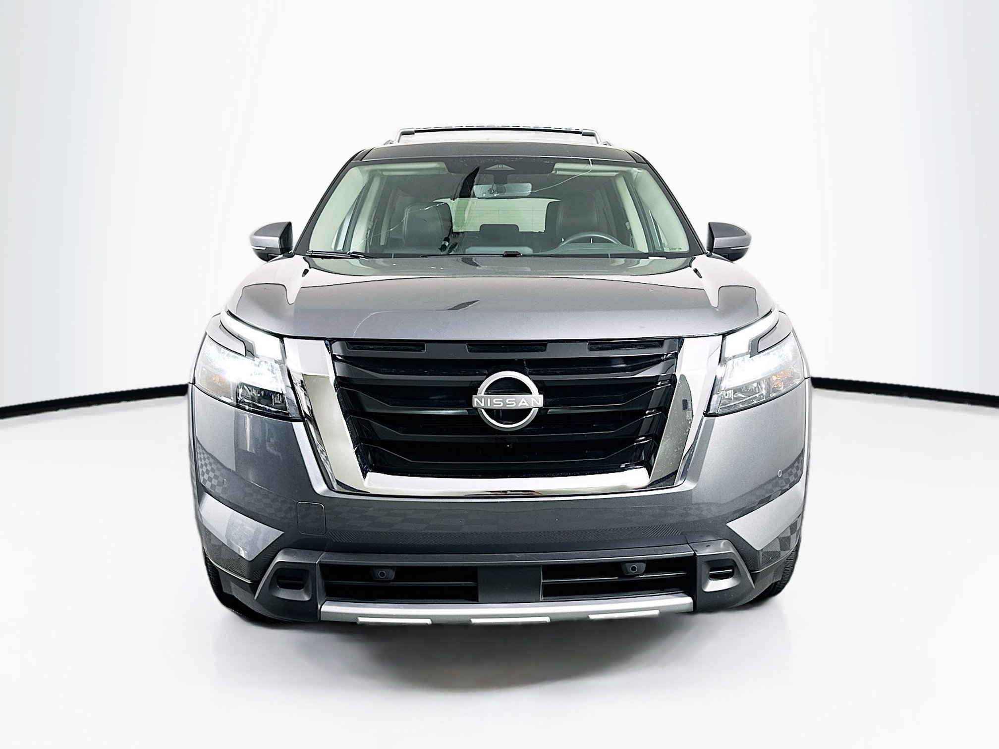 Used 2025 Nissan Pathfinder SL AWD/4WD image 2
