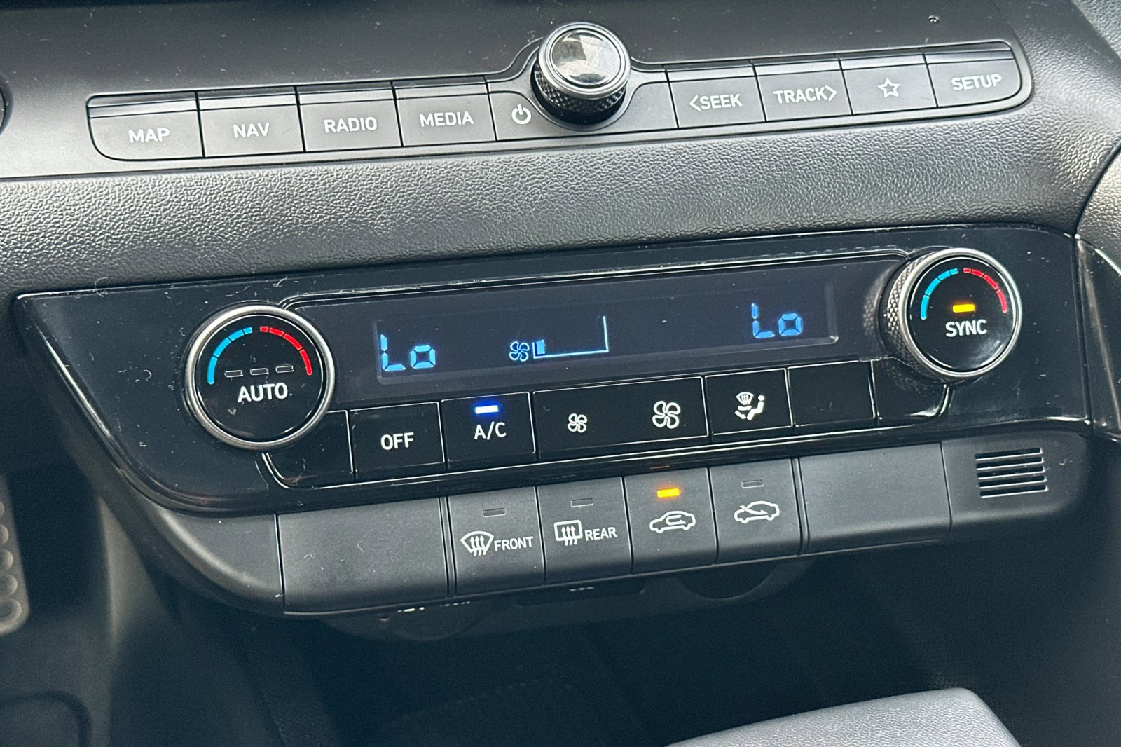 Certified 2025 Hyundai Elantra SEL w/ Cargo Package image 20