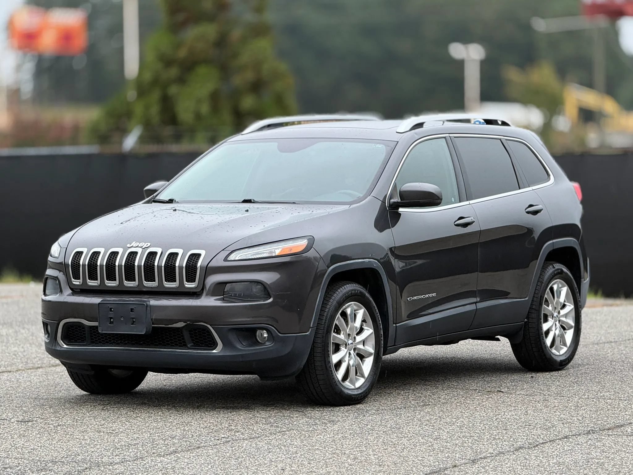 Used 2016 Jeep Cherokee Limited AWD/4WD image 6