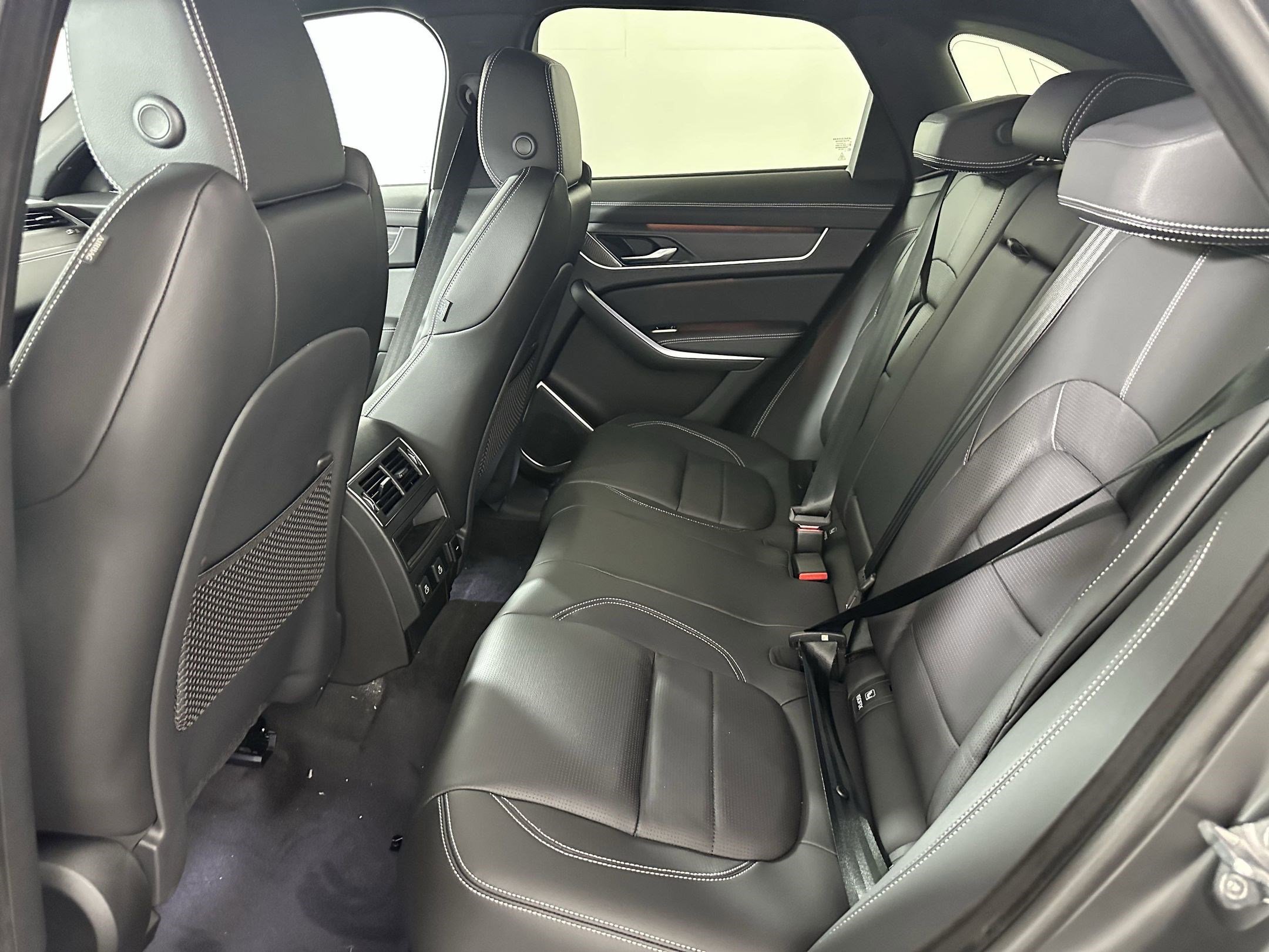 Used 2026 Jaguar F-PACE R-Dynamic S image 11