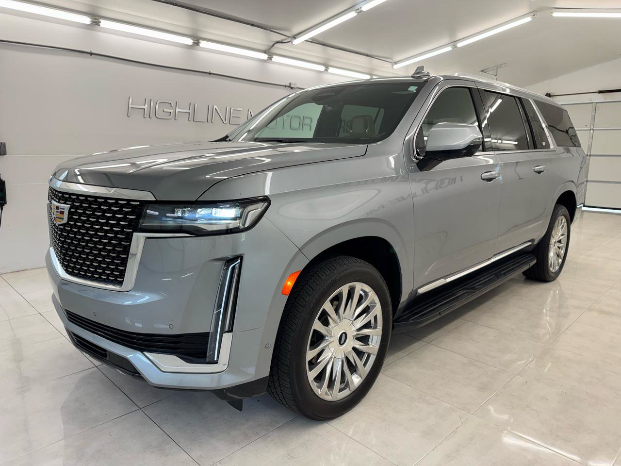 Used 2023 Cadillac Escalade ESV Premium Luxury AWD/4WD image 1