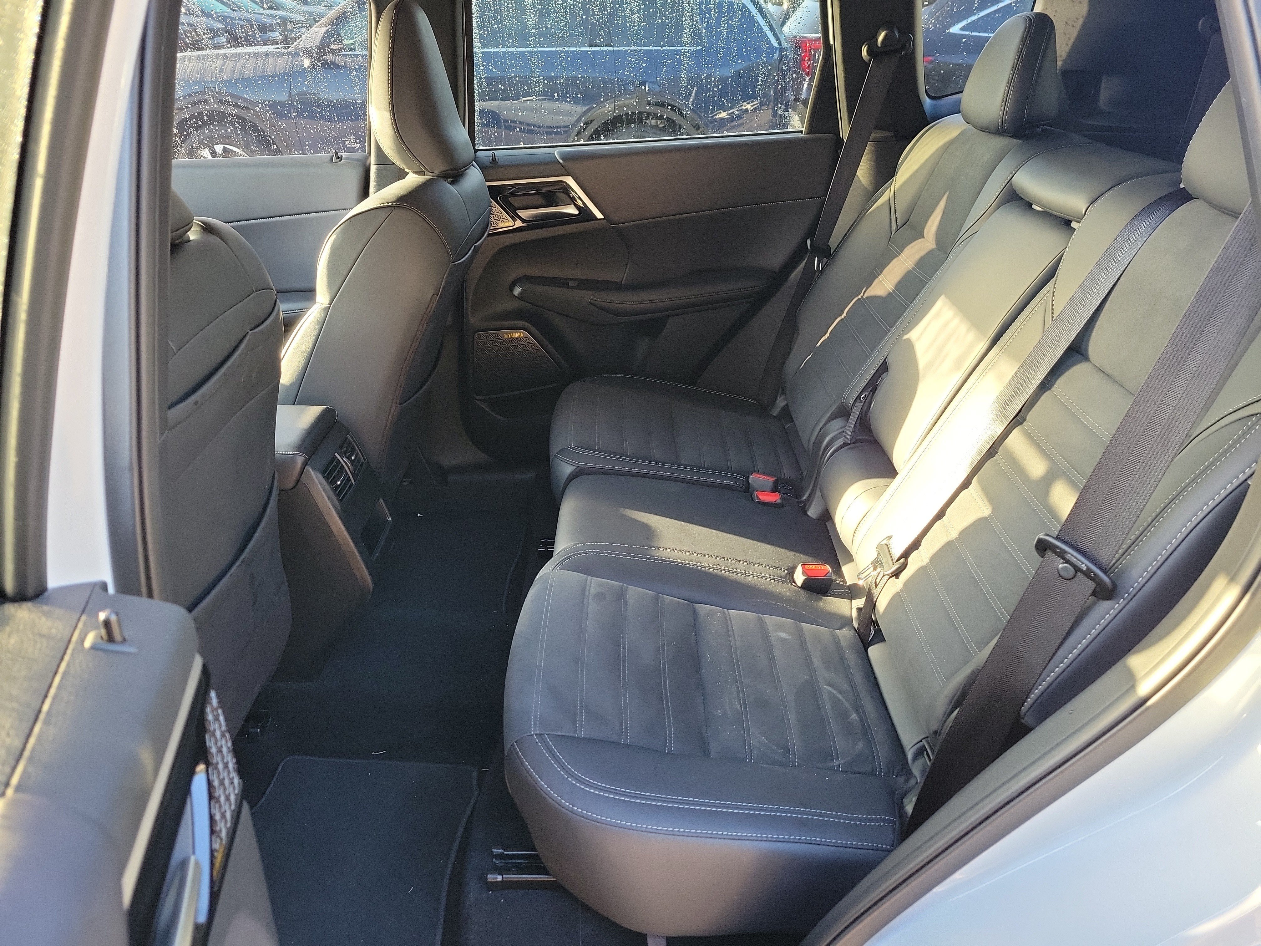 Used 2025 Mitsubishi Outlander SE FWD image 16