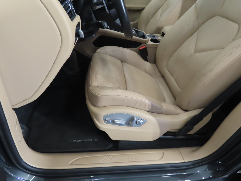 Certified 2023 Porsche Macan AWD/4WD image 37