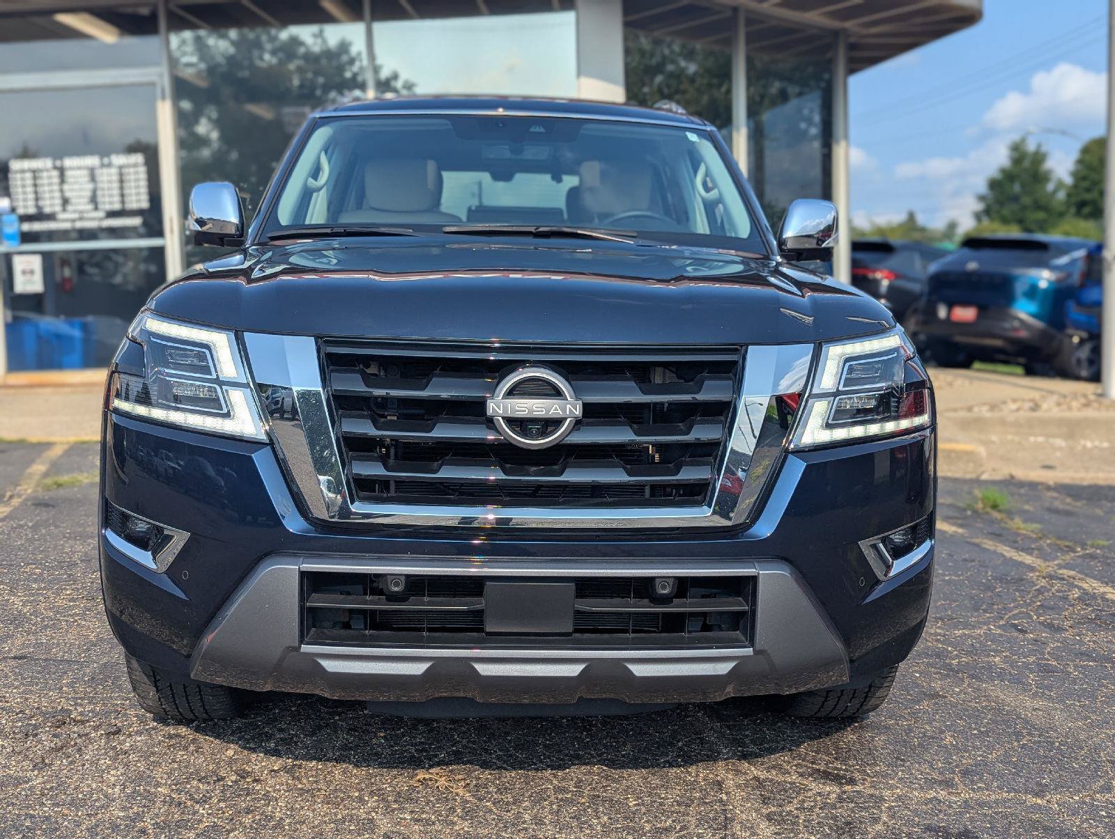 Used 2023 Nissan Armada Platinum w/ Captain's Chairs Package AWD/4WD image 2