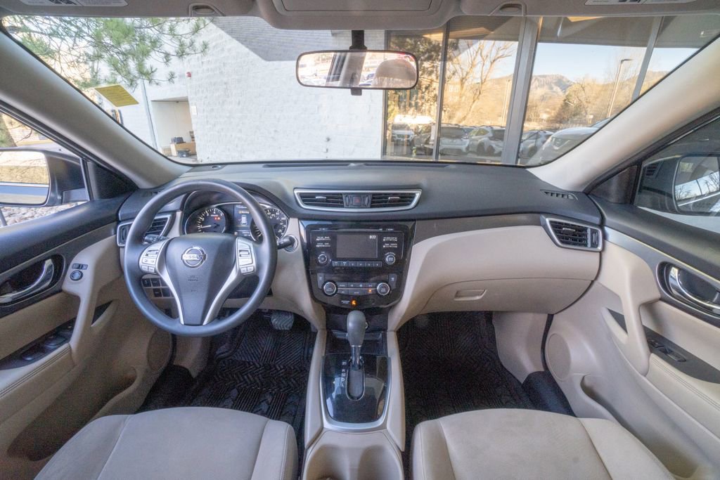 Used 2016 Nissan Rogue SV AWD/4WD image 15