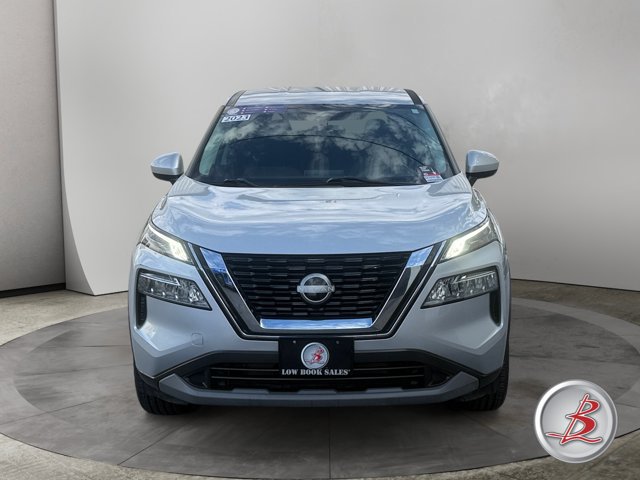 Used 2023 Nissan Rogue SV AWD/4WD image 2