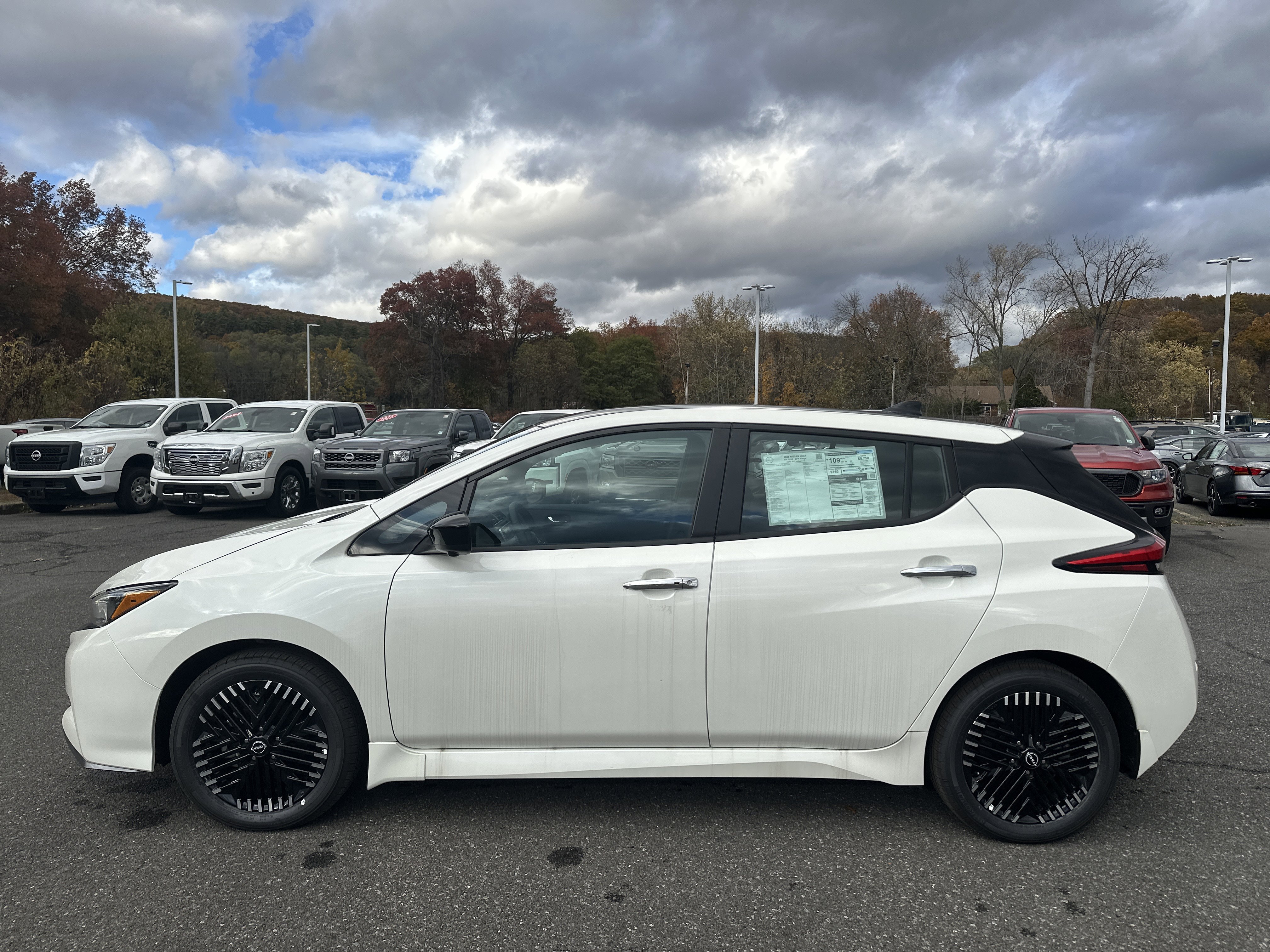 New 2025 Nissan Leaf SV Plus image 8