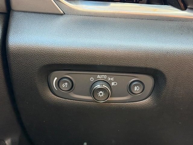 Used 2020 Chevrolet Traverse LT FWD image 13