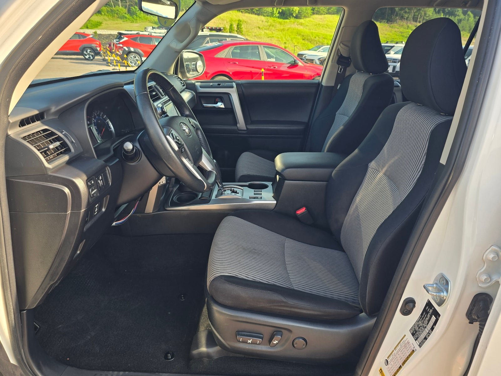 Used 2014 Toyota 4Runner SR5 AWD/4WD image 12