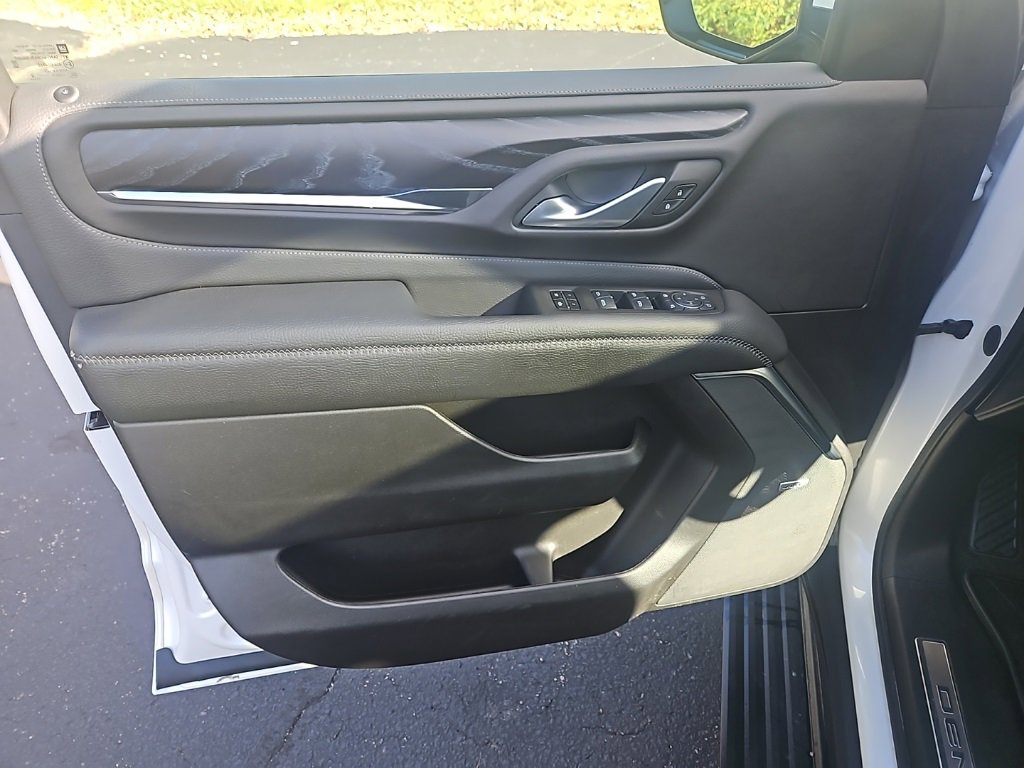 Used 2022 GMC Yukon Denali w/ Denali Premium Package image 14