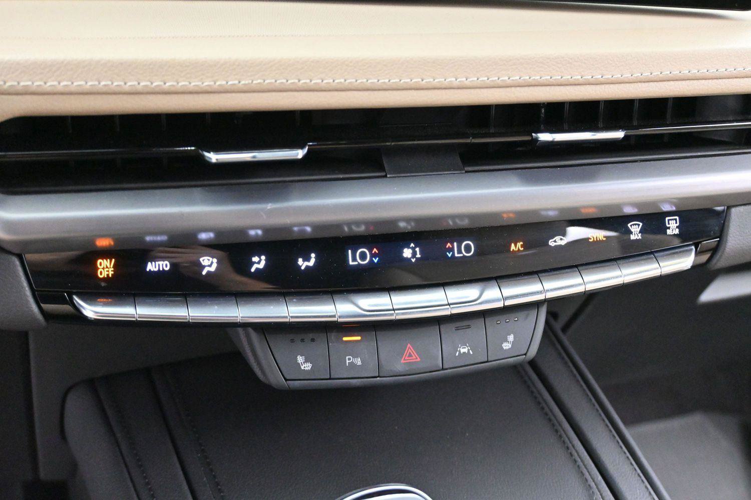 Certified 2024 Cadillac XT4 Luxury w/ Cold Weather Package FWD image 23