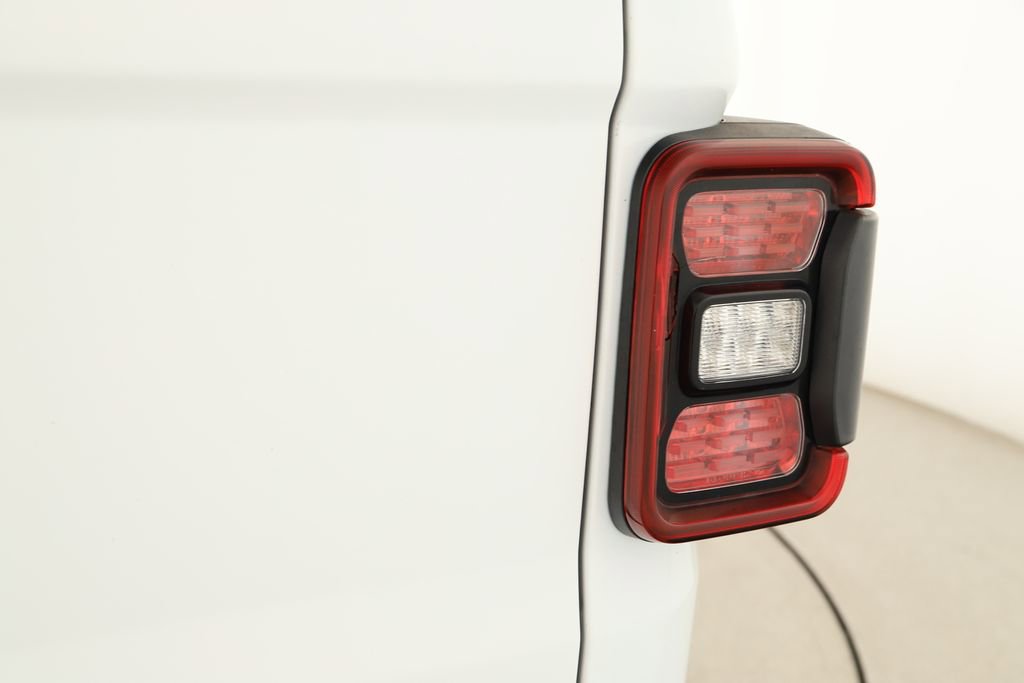 Used 2020 Jeep Gladiator Rubicon AWD/4WD image 32