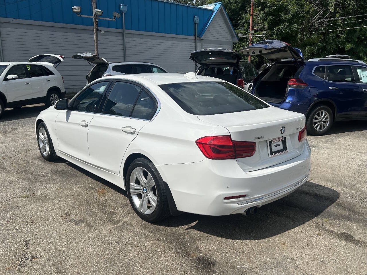 Used 2017 BMW 330i xDrive Sedan AWD/4WD image 10