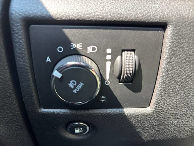 Used 2021 Jeep Grand Cherokee Laredo X AWD/4WD image 17