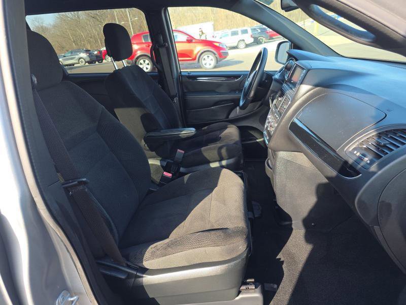 Used 2017 Dodge Grand Caravan SE FWD image 12