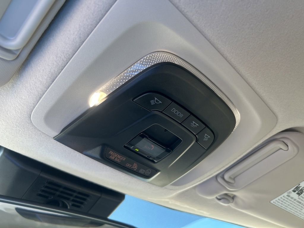 Used 2025 Toyota Corolla LE image 37