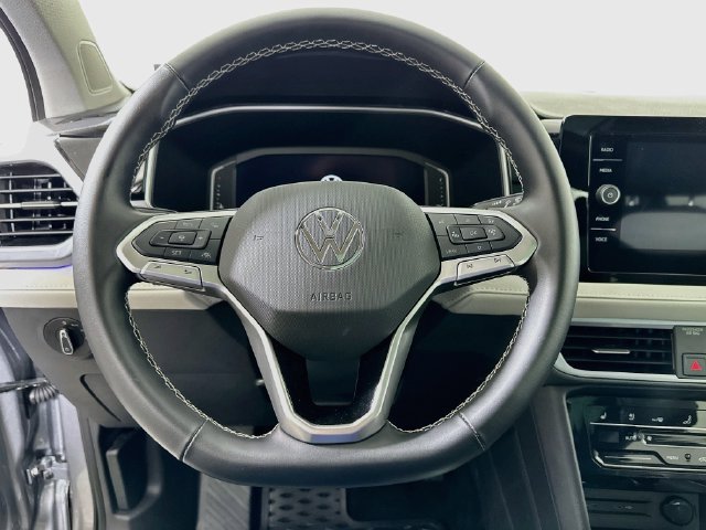 Used 2025 Volkswagen Taos SEL AWD/4WD image 11