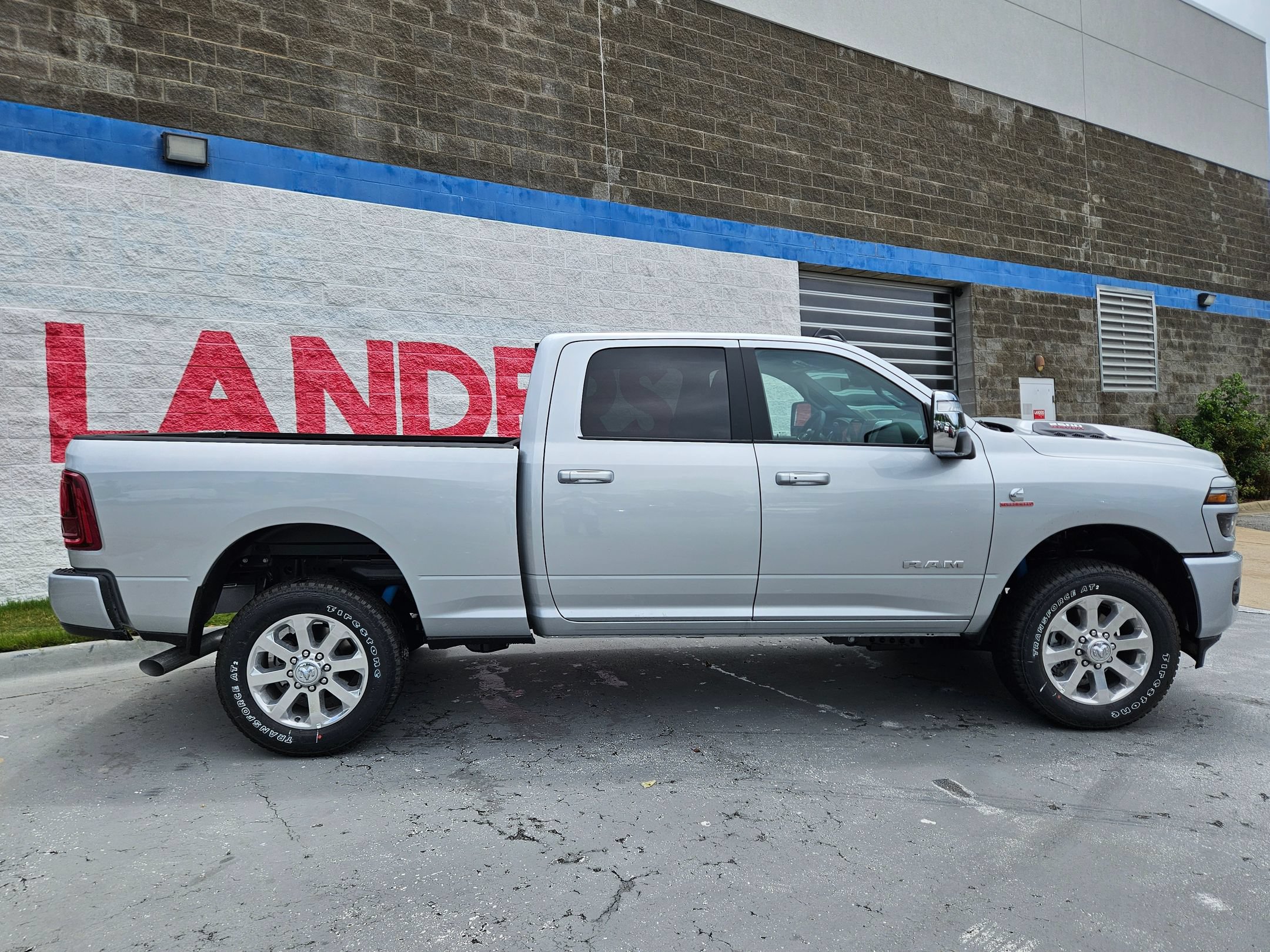 New 2026 RAM 2500 Laramie w/ Sport Appearance Package AWD/4WD image 8