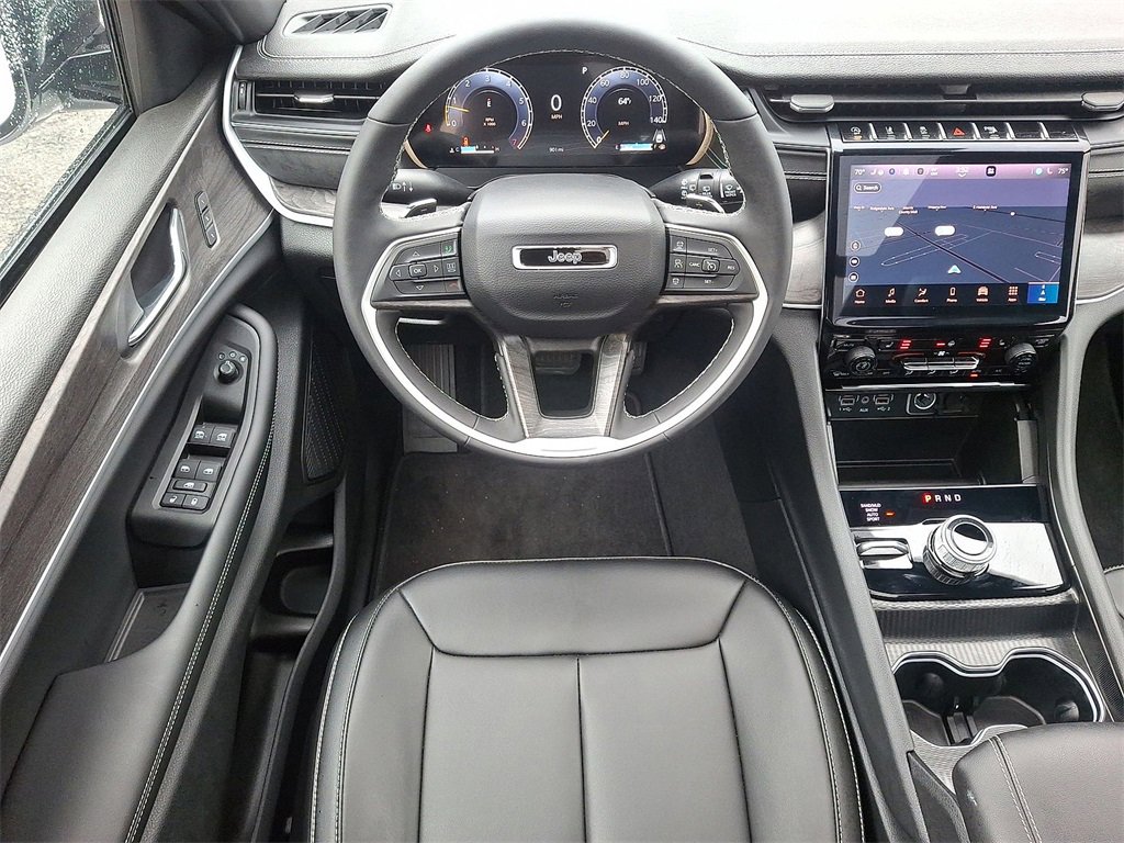 Certified 2025 Jeep Grand Cherokee Limited w/ Black Appearance Package image 21