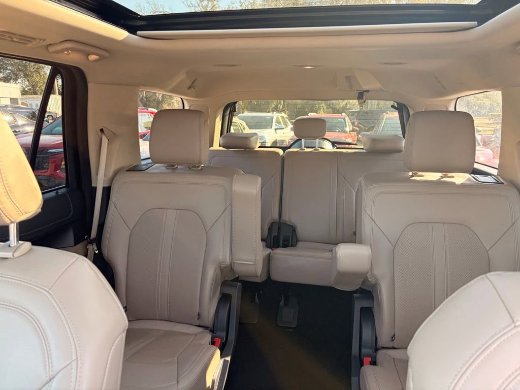 Used 2024 Ford Expedition Limited image 13