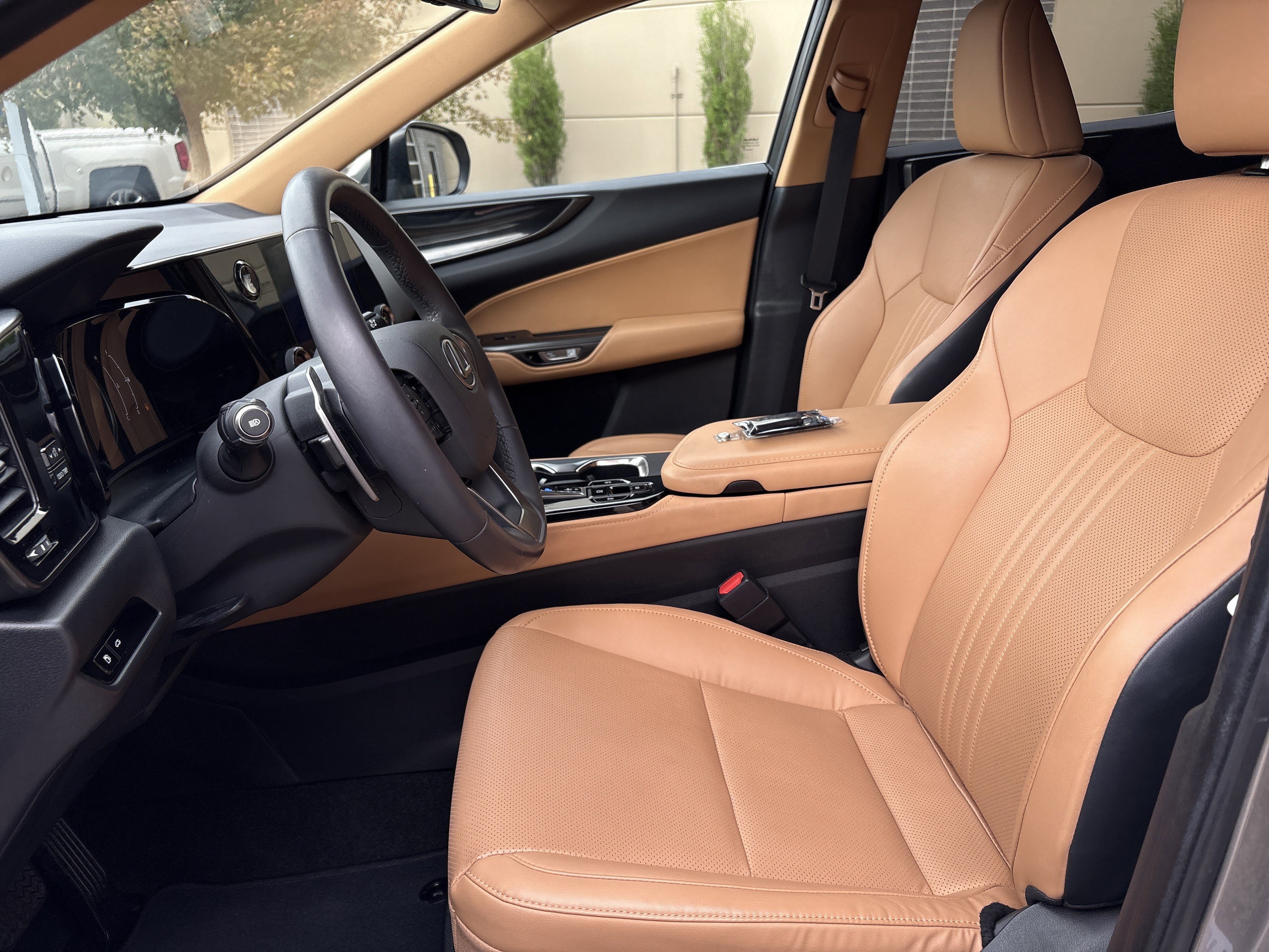 Used 2024 Lexus NX 250 FWD w/ Towing Package (2000 Lbs) image 16