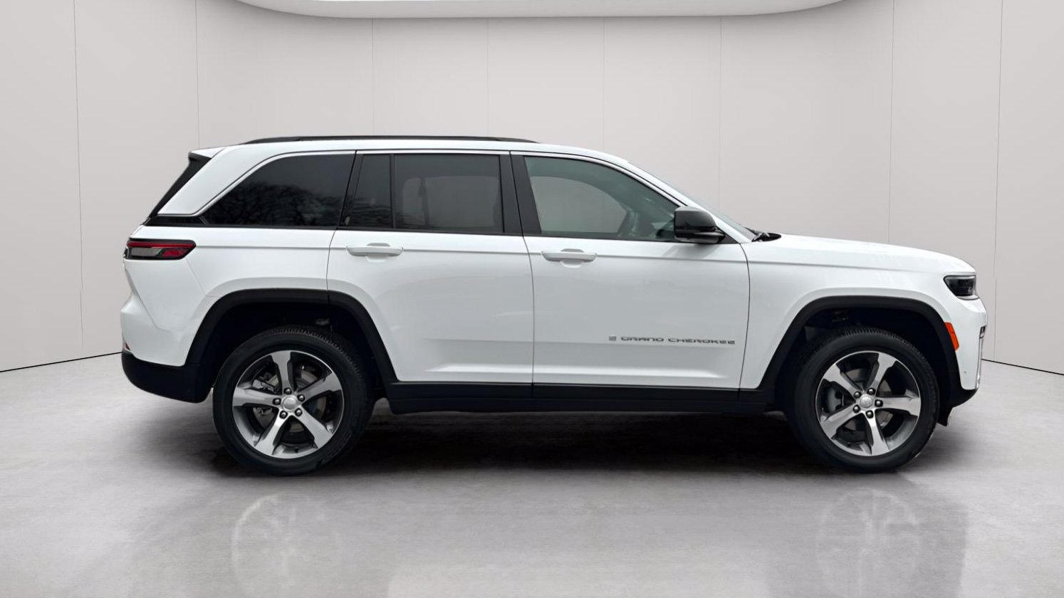 New 2026 Jeep Grand Cherokee Limited w/ Luxury Tech Group II AWD/4WD image 3
