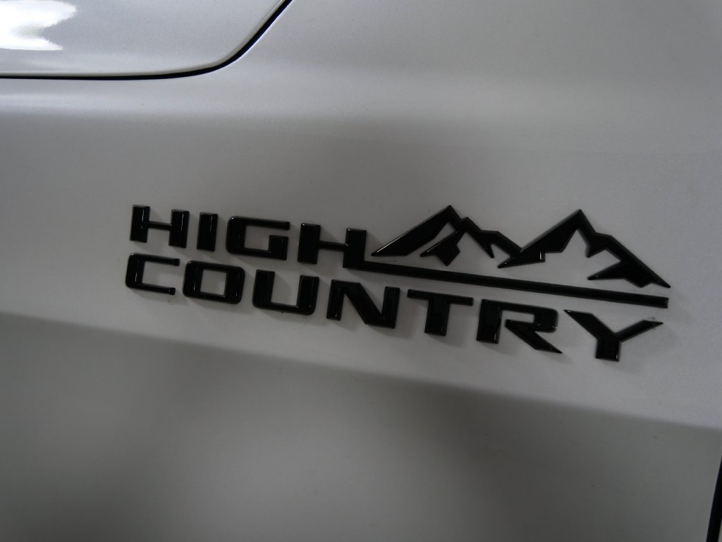 Used 2021 Chevrolet Suburban High Country AWD/4WD image 10