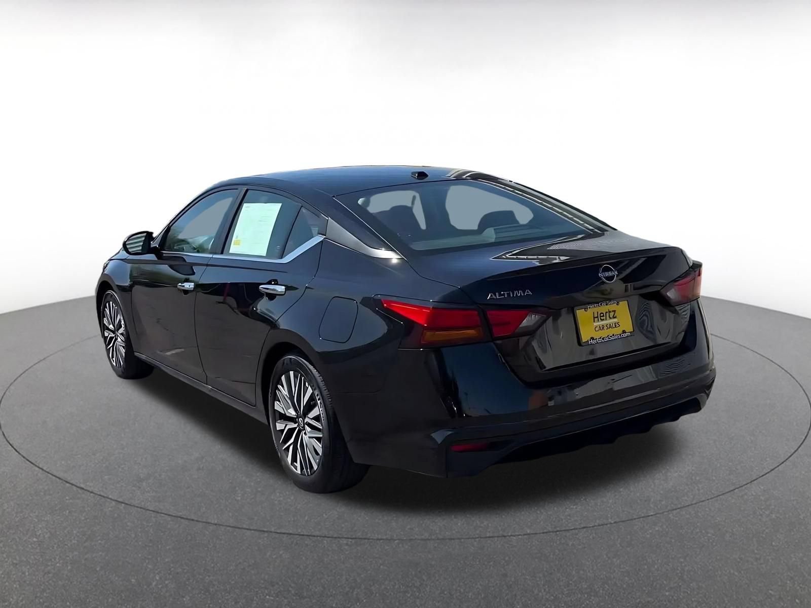 Used 2025 Nissan Altima 2.5 SV FWD image 10