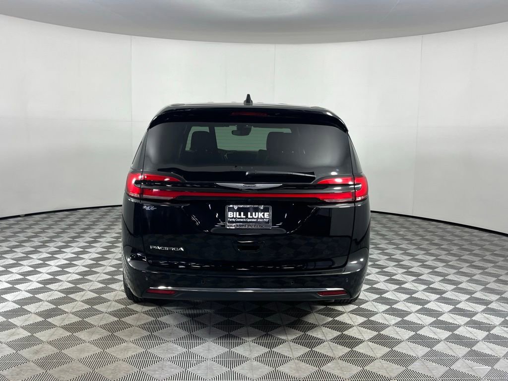 Used 2025 Chrysler Pacifica Select image 9