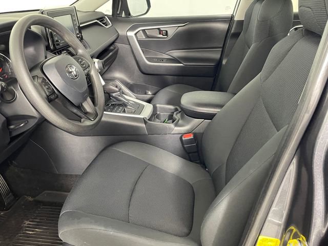 Used 2021 Toyota RAV4 LE AWD/4WD image 2