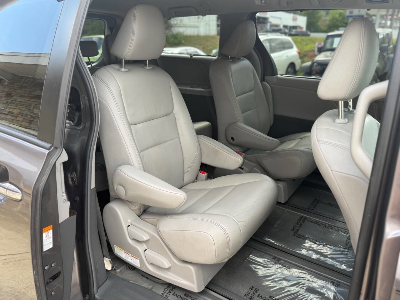 Used 2017 Toyota Sienna XLE Premium w/ Protection Package AWD/4WD image 16