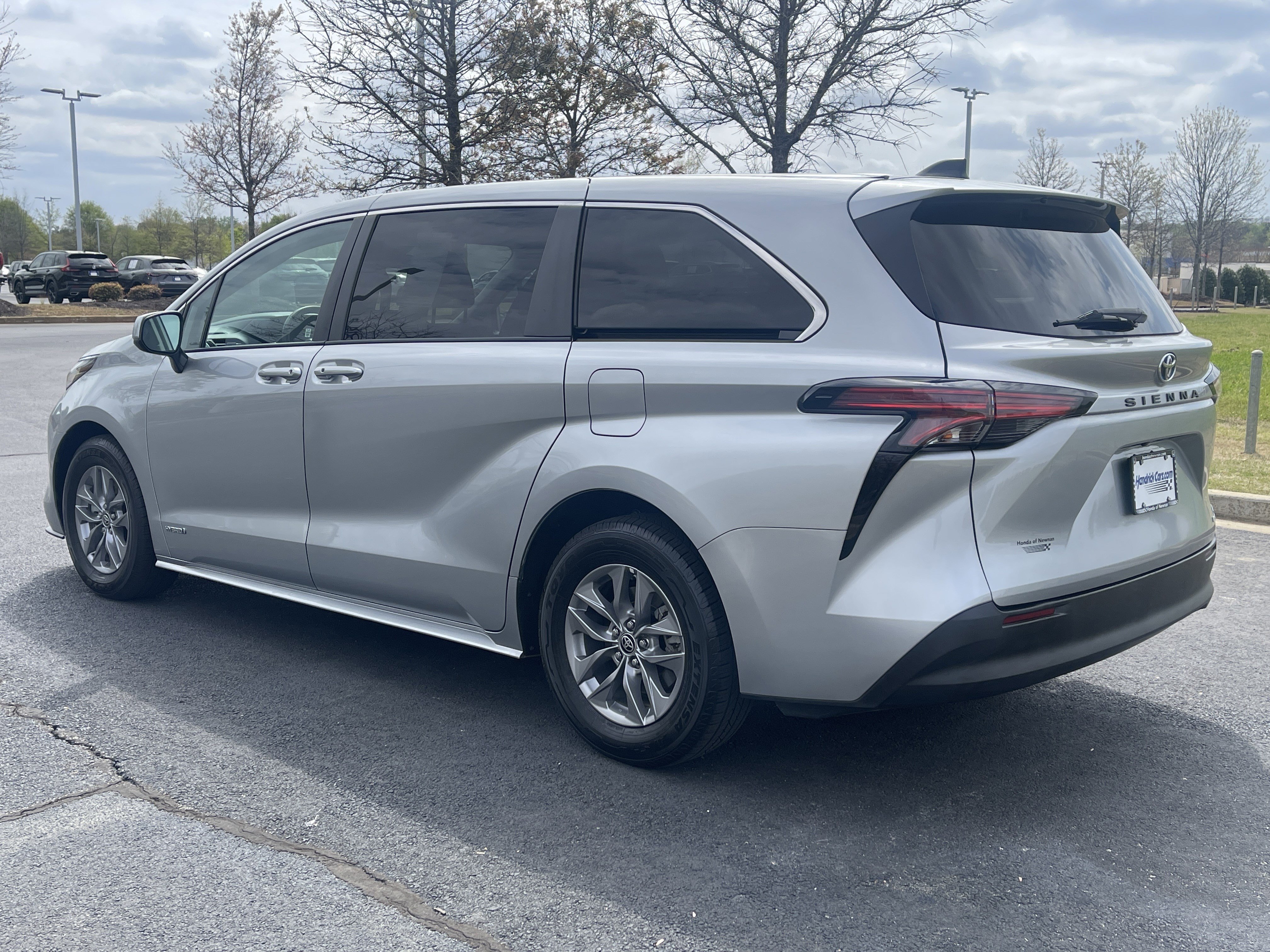 Used 2021 Toyota Sienna LE image 7