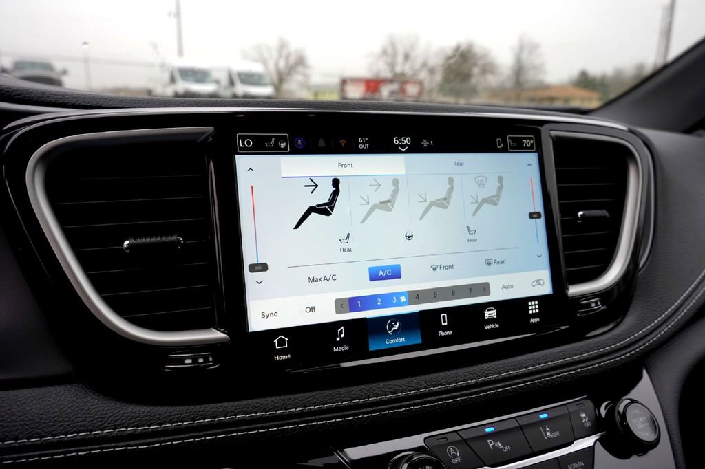 New 2026 Chrysler Pacifica Select image 16