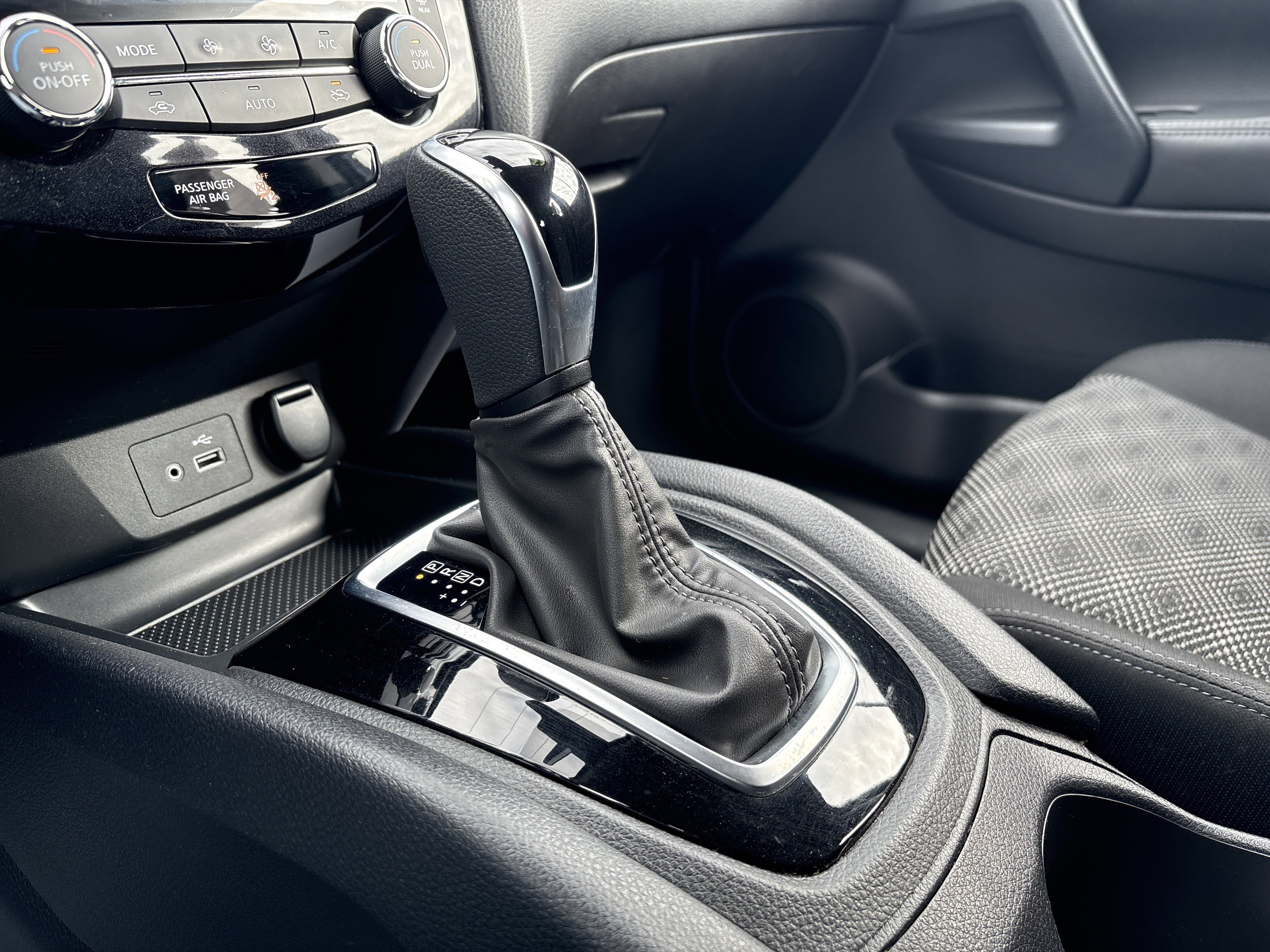 Used 2022 Nissan Rogue Sport SV image 24