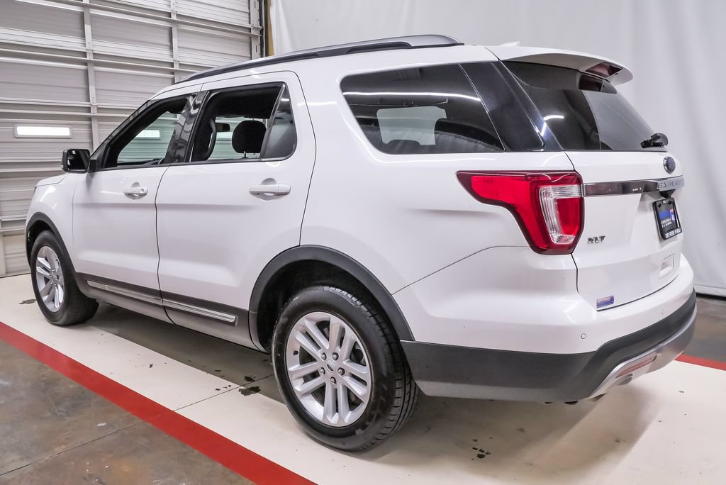 Used 2017 Ford Explorer XLT w/ Equipment Group 201A FWD image 7