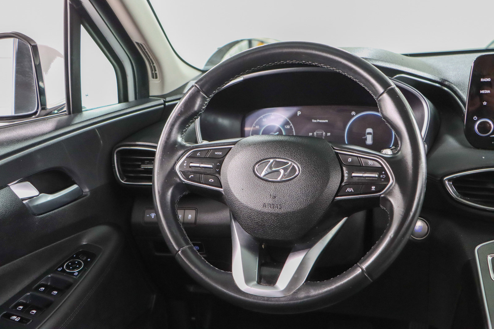 Used 2022 Hyundai Santa Fe SEL w/ Convenience Package FWD image 12
