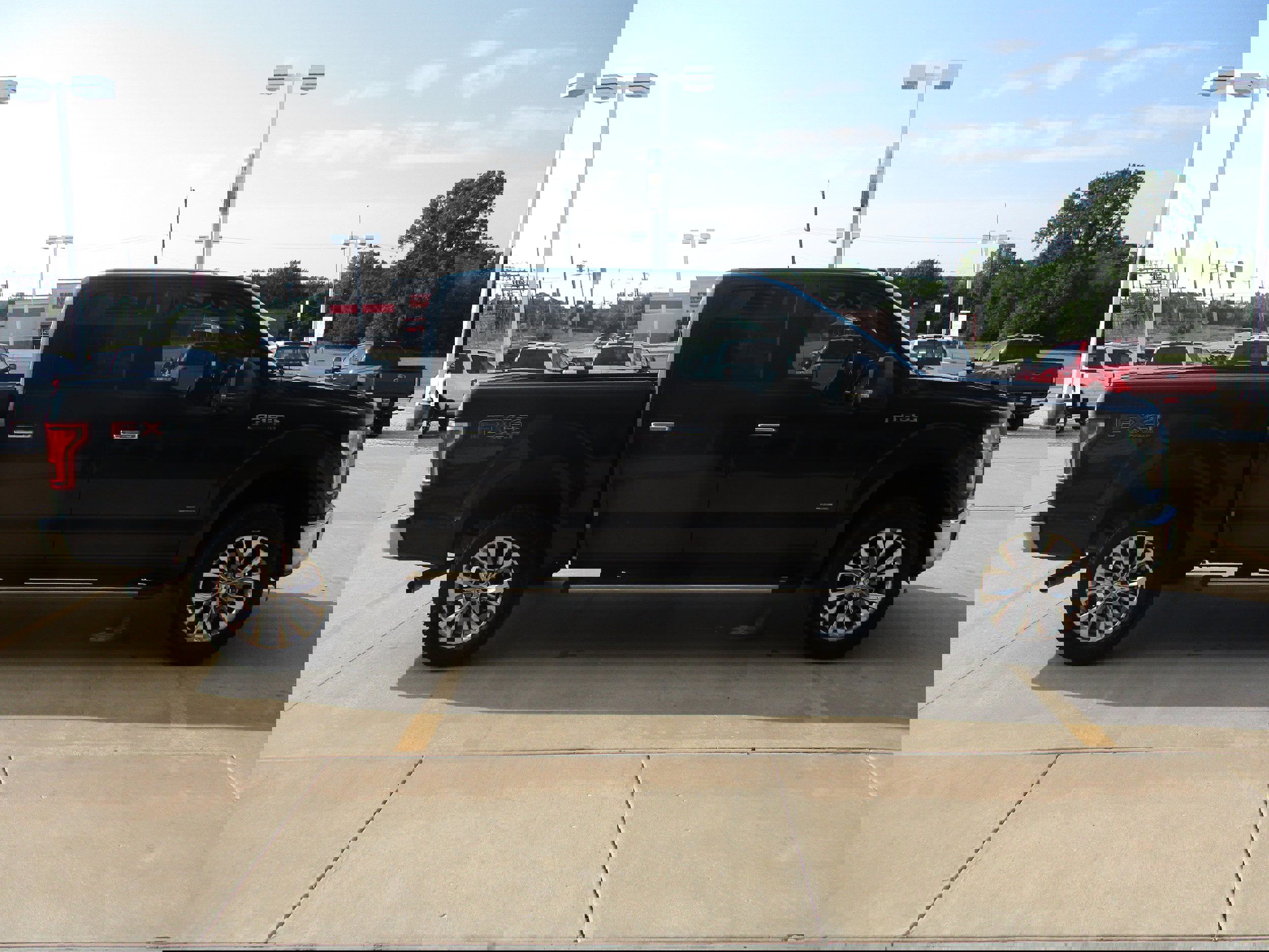 Used 2015 Ford F150 XLT w/ Equipment Group 302A Luxury image 10