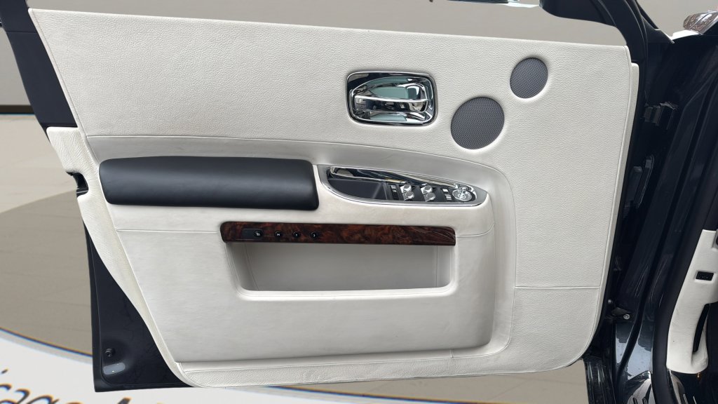 Used 2013 Rolls-Royce Ghost image 35