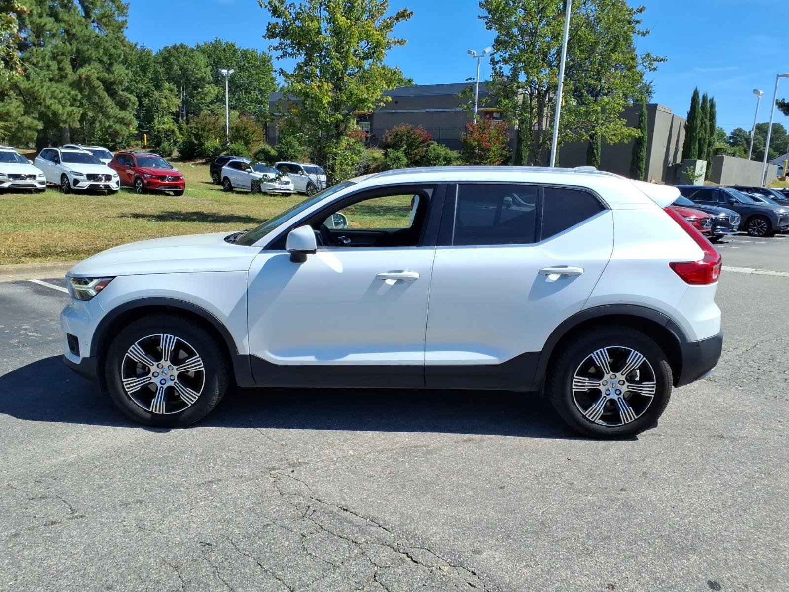 Used 2019 Volvo XC40 T4 Inscription FWD image 25