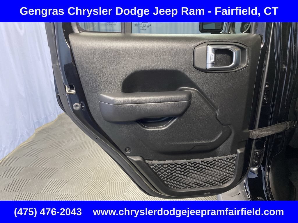 Used 2022 Jeep Wrangler Unlimited Rubicon 4xe w/ Cold Weather Group AWD/4WD image 23