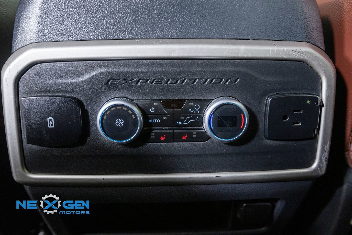 Used 2024 Ford Expedition Max Limited AWD/4WD image 29