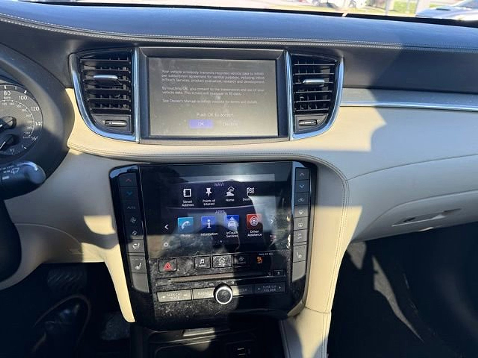 Used 2019 INFINITI QX50 Luxe w/ Navigation Package image 17