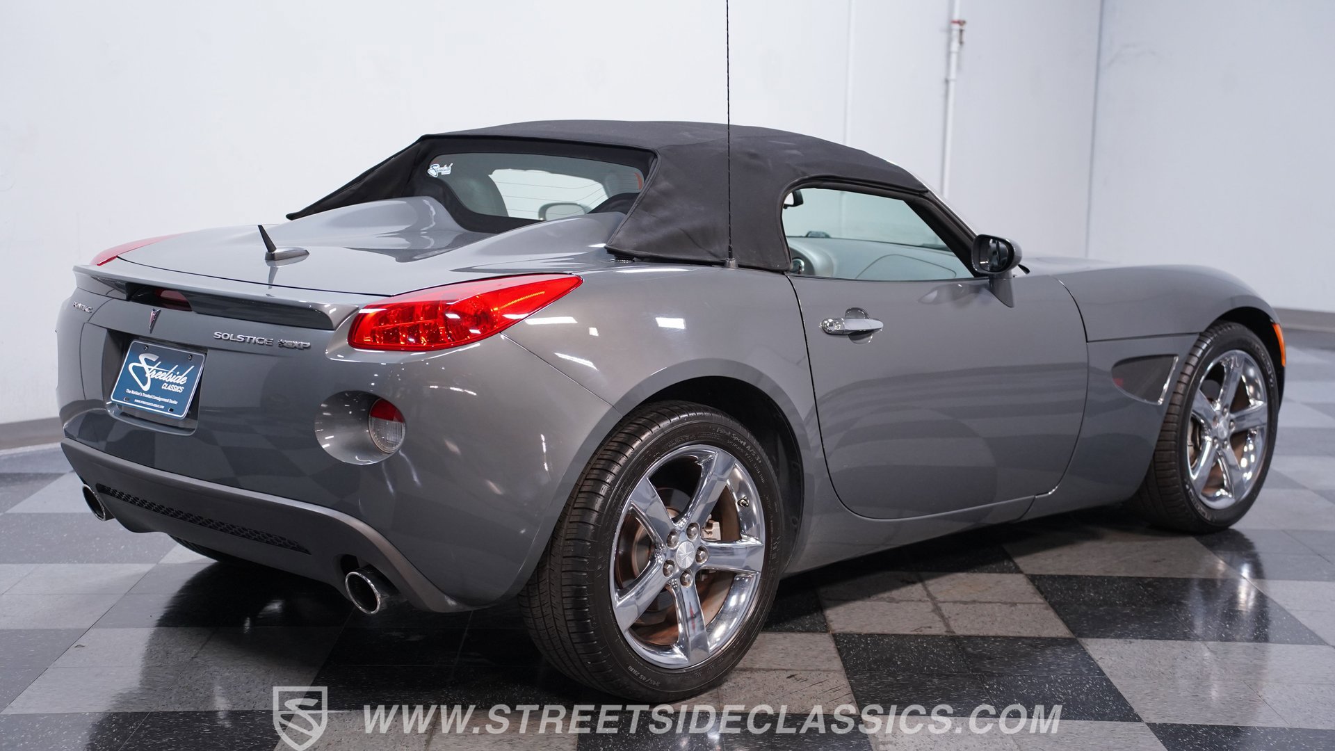 Used 2008 Pontiac Solstice GXP w/ Premium Package RWD image 12