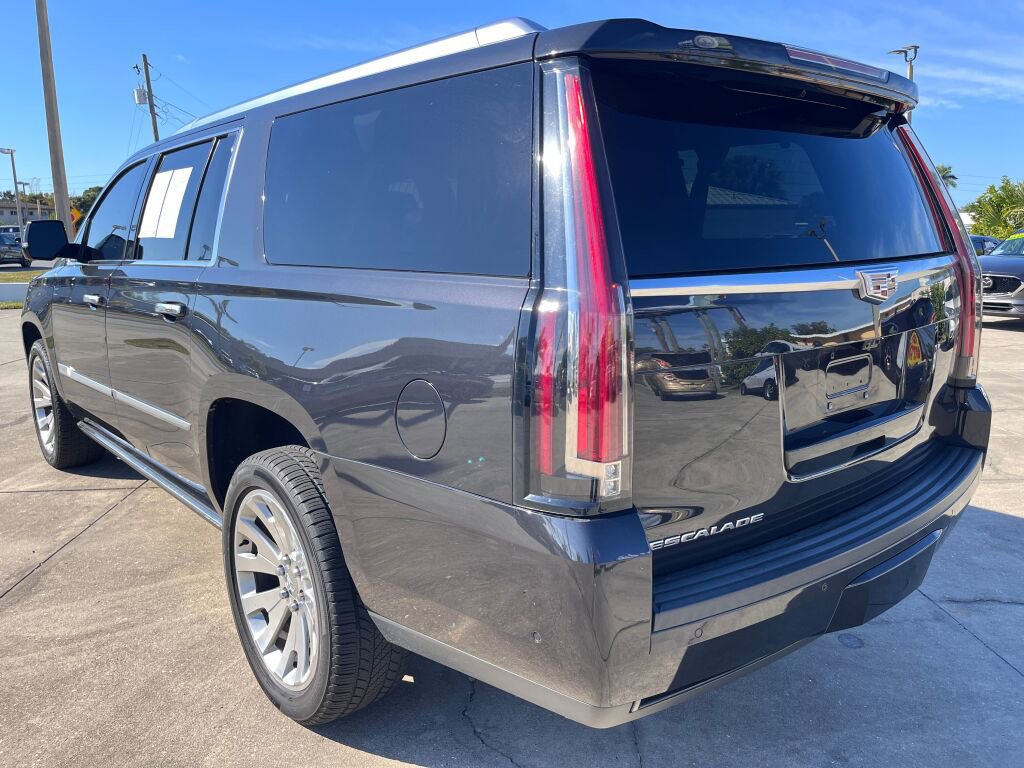Used 2019 Cadillac Escalade ESV Premium Luxury image 5
