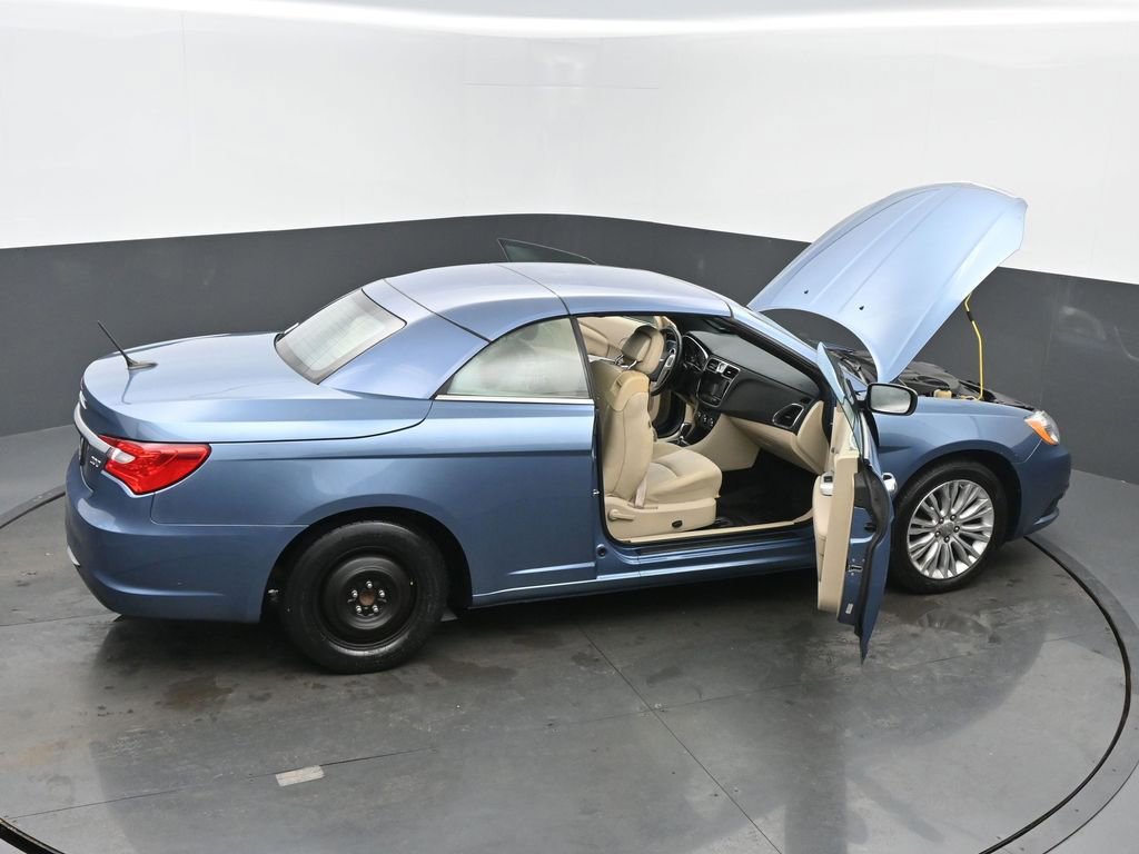 Used 2011 Chrysler 200 Limited image 63