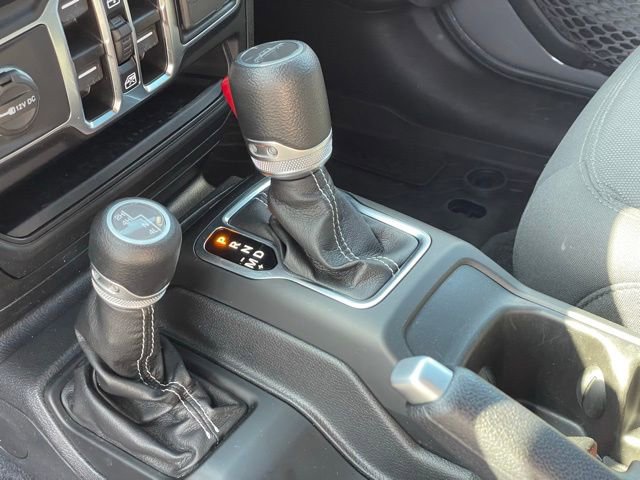 Used 2022 Jeep Gladiator Overland w/ Cold Weather Group AWD/4WD image 15