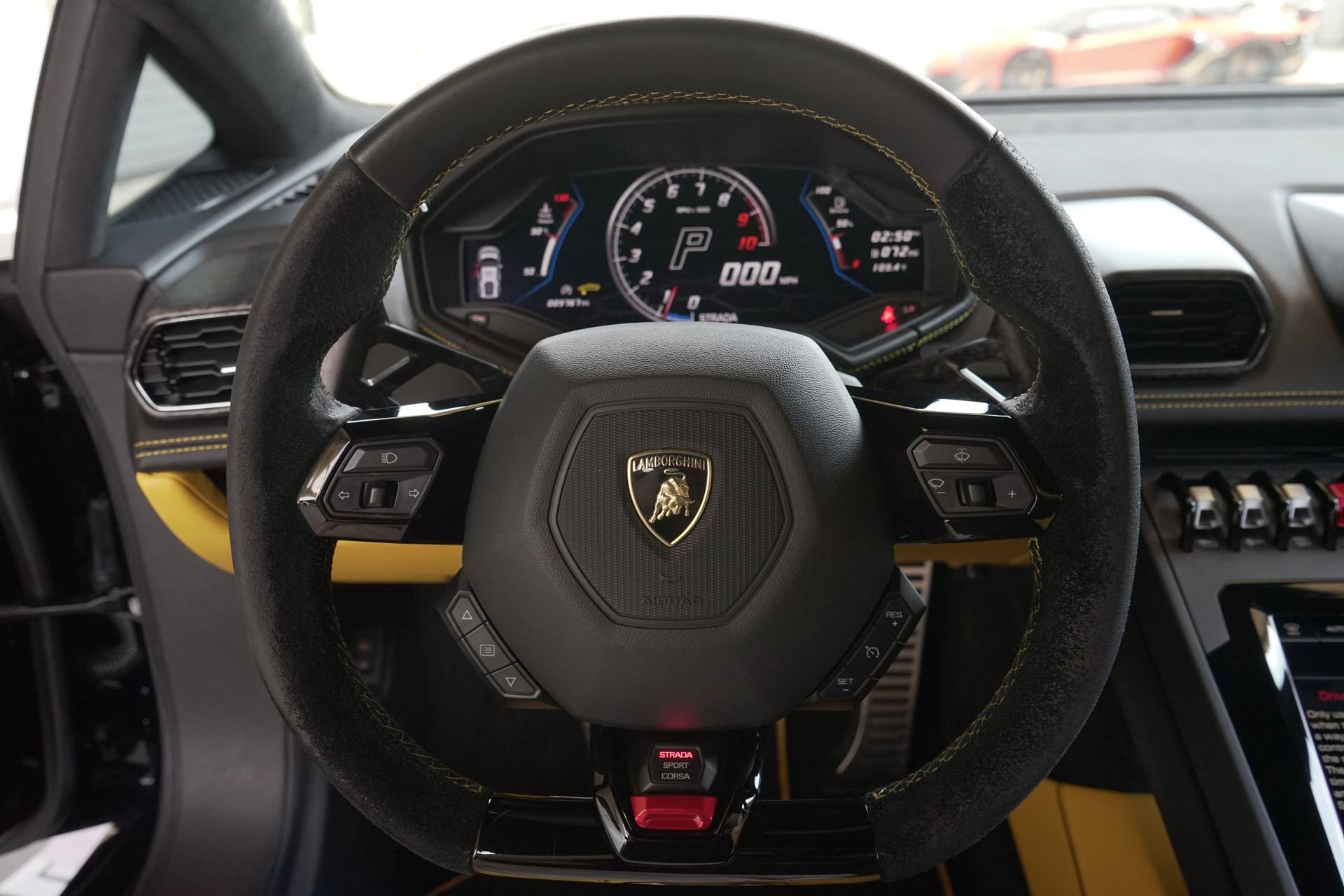 Used 2021 Lamborghini Huracan EVO RWD image 11