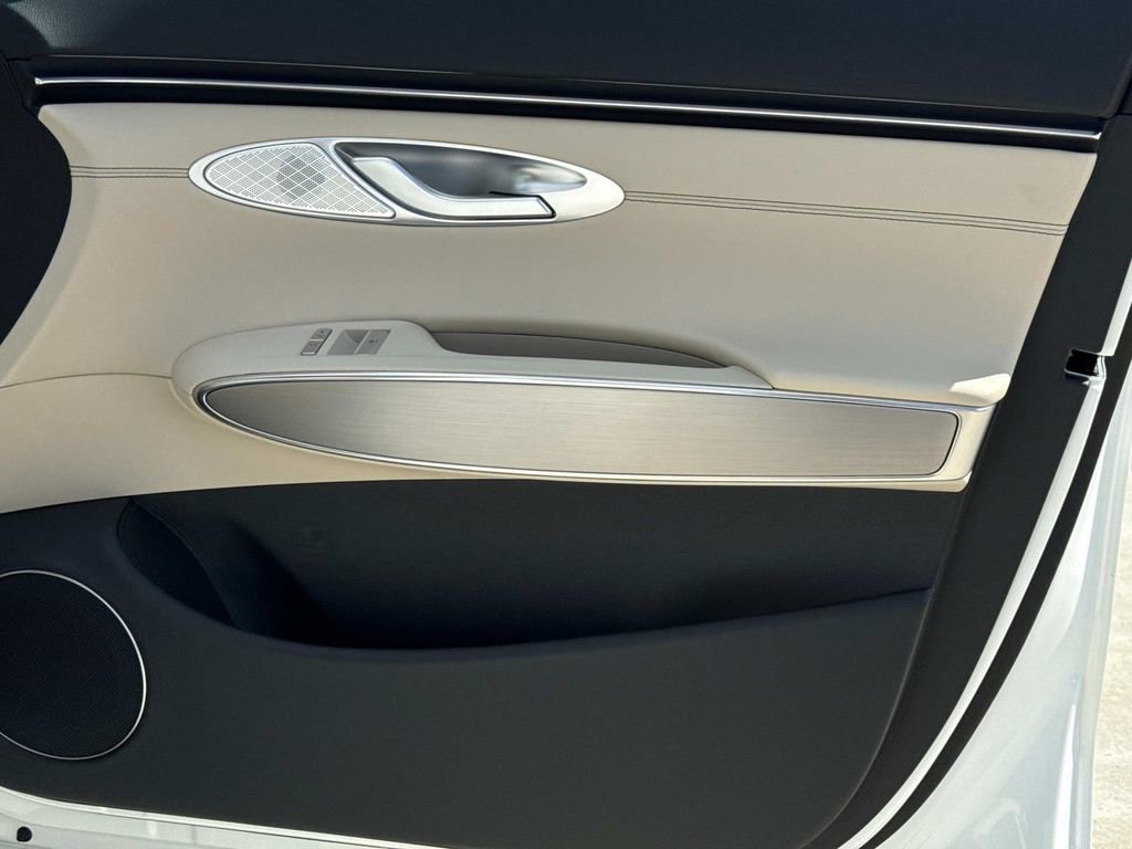 New 2026 Genesis GV70 2.5T Select image 17